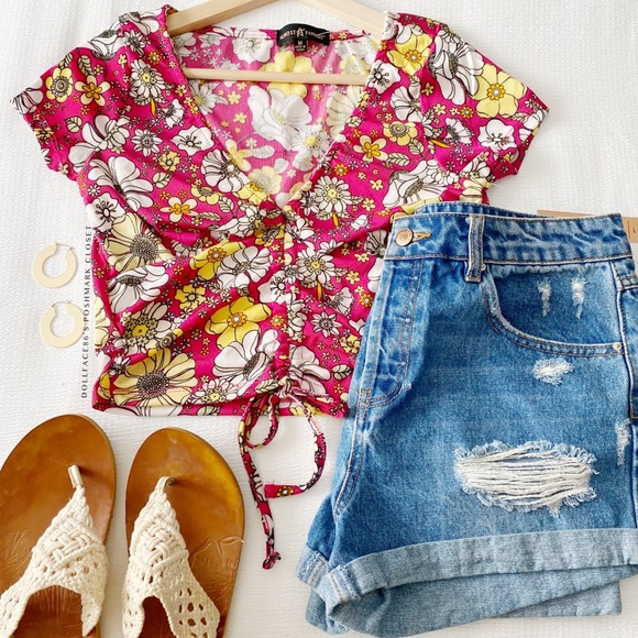 NWT Bold Vintage Floral Cropped Ruched Drawstring Top - Picture 2 of 12